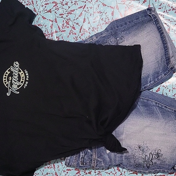 2 Jean Short Sets 1 Low Price - Picture 2 of 12